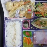 季節料理 四季亭 - 天ぷらとお刺身弁当