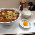 Tianjin - スタミナラーメン+ライス+漬物と餃子も付いてます♪