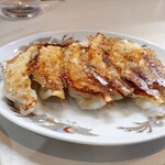 Tianjin - 焼き餃子。手造り感あるモチモチした美味しい餃子でした♡