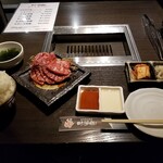 Wagyu Yakiniku Midouen Hanare - 上カルビ定食。