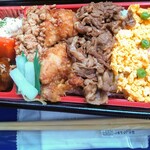 パーシモンガーデン バイ カキヤス - 柿安　肉三昧弁当　700円（税込）