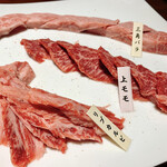 Matsusaka Gyuu Yakiniku Ittetsu Takaoka Ten - 上：三角バラ
                      中：上モモ
                      下：リブカルビ