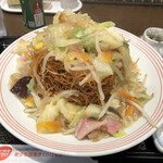 Ringer Hut Aichi Higashiura Ten - 野菜たっぷり皿うどん820円。