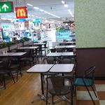 McDonald's Yamaguchi Yumetaun Ten - 店内から中央入口方向