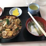 進栄楼 - 肉丼650円税込