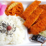 おむすびろまん - 料理写真:チキンカツ弁当300円税込