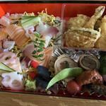 Kuzushi Kappou Komajiro Sannomiya Ten - 海鮮ちらし弁当