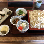 Soba Dokoro Kumagai - ざるそば+おにぎり2個