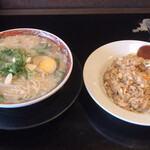 龍神ラーメン - にんにくラーメンと焼飯セット＝850円