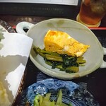 Tenko - 小鉢！卵焼きはキメが粗く炒り卵を固めた感じが私好みです。