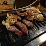 Showa Genki Horumon Takara Ya Sohon Ten - 焼き中（モツ＆ハツ）