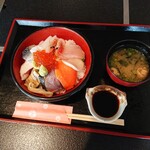 Kurashiki Taishu Kappou Sennari - 海鮮丼（800円）2020年6月