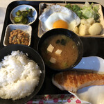 ヒロミ - 鮭朝定食500円。