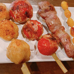 Sumibi Yakitori Kushinosuke - つくね 150円/豚肉巻(トマト) 250円/レバー 100円/ぎんなん 100円