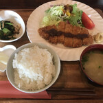 アールズカフェ - 料理写真:気まぐれランチ＝１２５０円 税込
(自家製トンカツ)