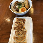 Hakuba Doji Kiwame Fukaeminami Ten - そぼろご飯　餃子