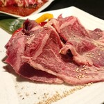 炭火焼 焼肉 久保屋 - 牛サガリ