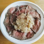 Restaurant Tashiro - 上におろしソースが乗ってますがローストビーフ自体が力を持ってます。