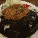 洋食工房 くつろぎ - 牛すじ黒カレーのメンチカツ