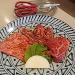 美・食・韓　食道園 - 極上トロ肉 左からロース、ハラミ、フィレ（た、たぶん）