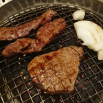 美・食・韓　食道園 - ハラミ、フィレも焼けたよー