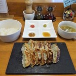 Stand Shanshoku -Tokyo Akasaka Mitsuke- Champagne & GYOZA BAR - ランチ：GYOZA定食（餃子、4種のたれ、スープ、ライス）