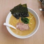 Mihama Ya Yamafutatsu Ten - 味濱家らーめん 725円