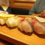 Sushi Tsukiji Nihonkai Ikegami Ten - 上鯖は〆具合がほぼなく生鯖に近い。エンガワは炙りで。温かさ薄れてたのがちと残念ね。