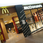 McDonald's Shin Osaka Hankyu Biru Ten - そと