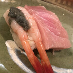 Sushi Ryoma - 甘海老の卵の色がくすんでいるように見えますが、本物はもっと青かったっす