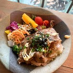 ToiToiToiApartment - チャーシュー丼（1,000円 ＋税）