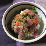 ダイレックス - 料理写真:ご飯の上に切り身をのせただけ