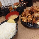 伝説のすた丼屋 - すたみな唐揚げ定食(超鬼盛り)