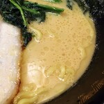 Yokohama Ramen Ippin Ya - クリーミーでマイルドなスープ。