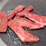 Daito En - 焼肉定食（900円税込）のカルビ。脂の乗りが最高！