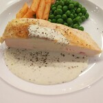 Bistro KI-4 - 鶏むね肉のしっとり焼き ブルーチーズソース