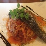 魚楽家　夢海ん - 嫁は『丸ごと茄子とトマト』のパスタランチ：茄子が１本ドドーンとのってる。。迫力満点。。。(^O^)b