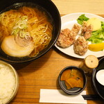 Ichigen Shinkamagaya Ten - 醤油ラーメンとから揚げ定食（ご飯大盛）