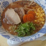 ひろ - 猪の肉入りラーメン。肉、もう少し煮たやつで、濃い目の味付けだったら、もっと旨いと思う。