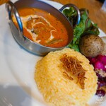 AfternoonTea TEAROOM Tenmanya Okayama Ten - 季節限定の「バターチキンカレー」￥1518。
                        おしゃれ～な盛り(*´∀｀)
                        