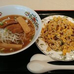 Rakuraku - 日替わりランチＡ醤油ラーメン＋炒飯