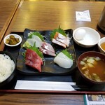 Sakura Suisan Higuri Kitaguchi Ten - 本日の刺身五種盛り定食。