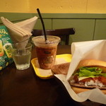 FRESHNESS BUGER  Toshimaku Higashikebukuro Ten - モーニングセット　サルサバーガーセット530円