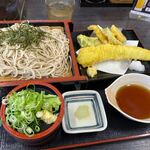 Sukesan Udon Asakawa Ten Ongagunokagaki Ten - 暫く待つと注文した穴子天もりそば９５０円の出来上がりです。