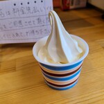 ソフトアイスクリームショップ ファウンテン - ソフトクリームのカップ(250円)です。