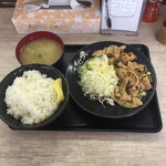 伝説のすた丼屋 - 