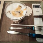 The staion cafe&bar - アイスカフェラテ650円がキャンペーンで20%割引とか呼び出しベル等