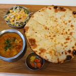 India Restaurant Gandhi - チャトバタチキンカレー、チーズナンに変更(1320円)