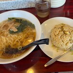 ラーメンハウス 孫悟空 - 「ラーメン（520円）＋チャーハン（300円）セット」