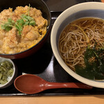 Washoku Sato Toyokawa Omiabura Ten - 親子丼ご飯小と温かい蕎麦普通盛り